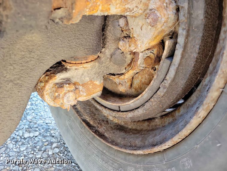 image for item EE1098 1995 International  4700 dump truck