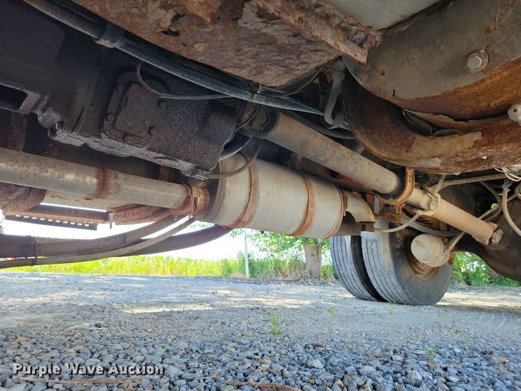 image for item EE1098 1995 International  4700 dump truck