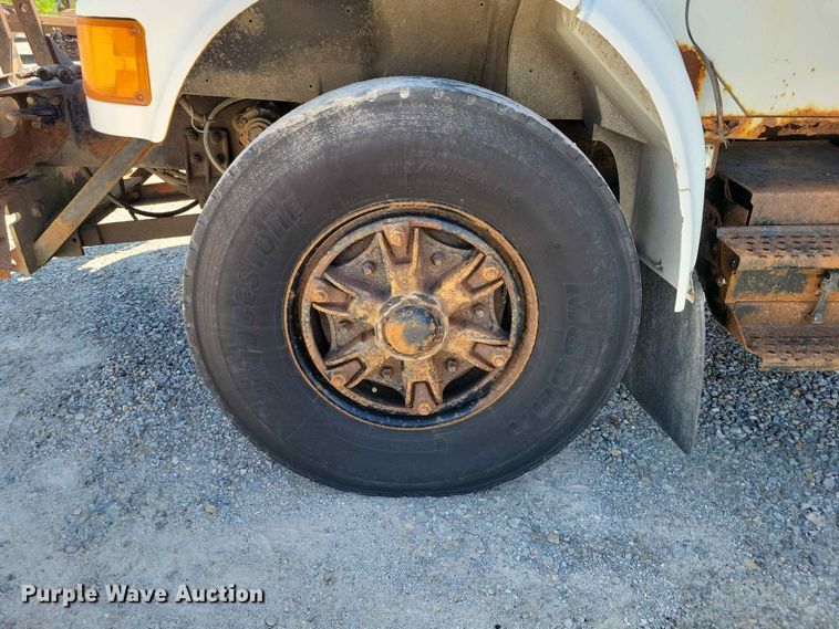 image for item EE1098 1995 International  4700 dump truck