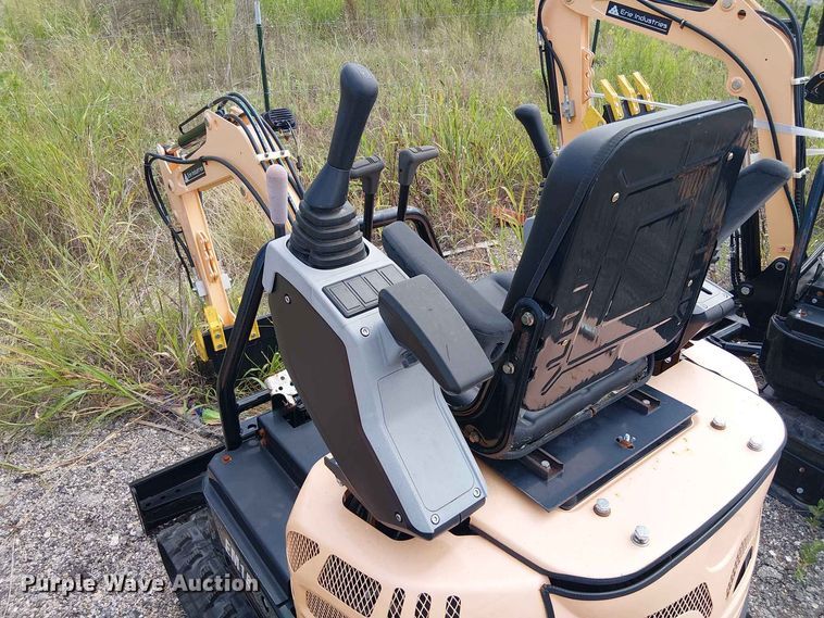 image for item EE1486 2024 Erie Industries EM15 mini excavator