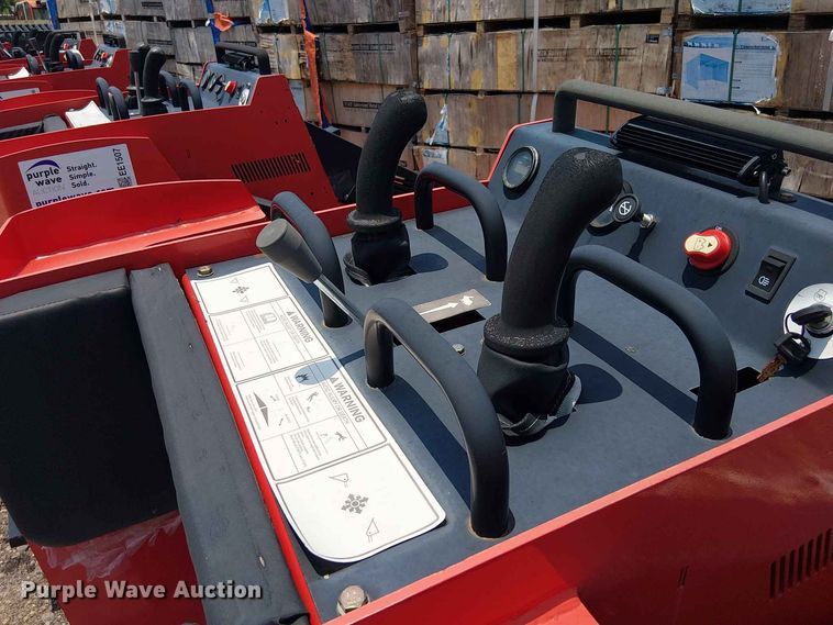 image for item EE1508 2024 Erie Industries SCL850 compact utility loader