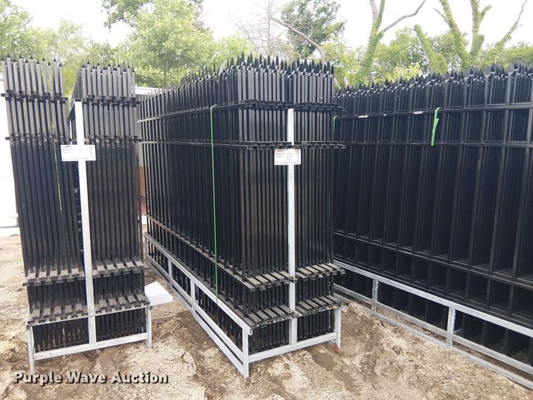 (22) Valley Pioneer F10 fence panels