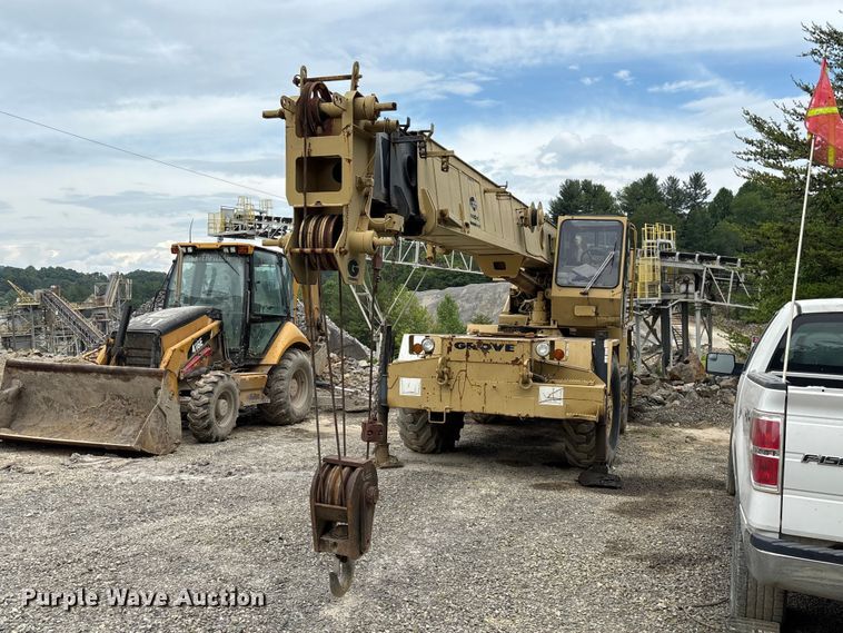 image for item EF1232 1986 Grove RT422 crane