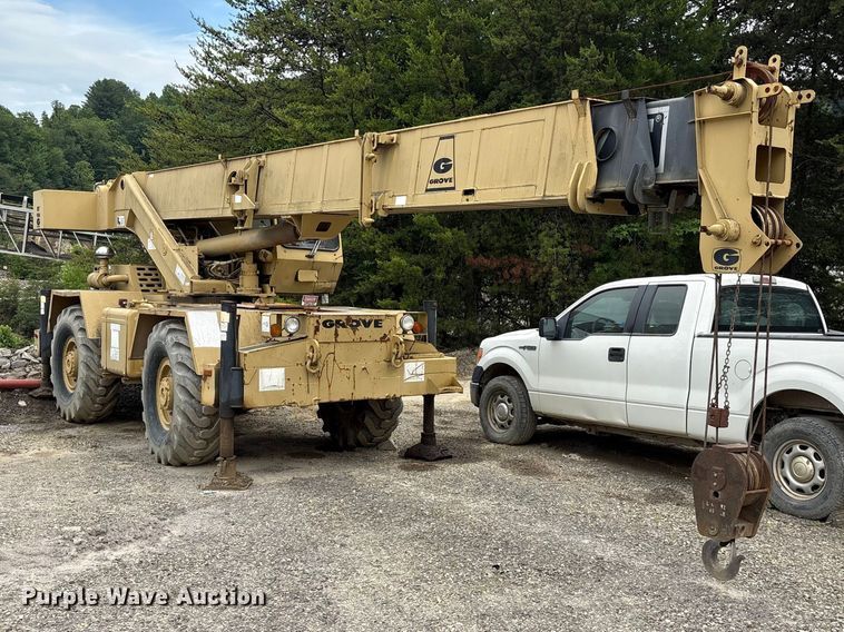 image for item EF1232 1986 Grove RT422 crane