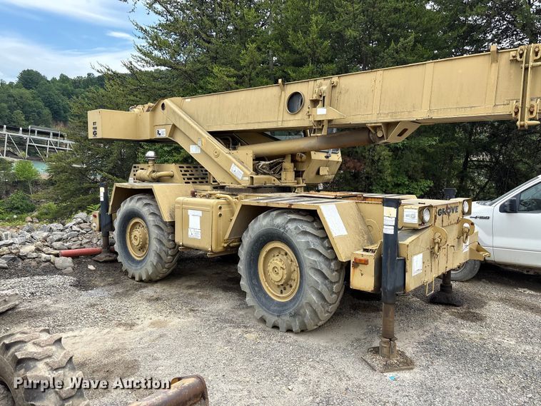 image for item EF1232 1986 Grove RT422 crane