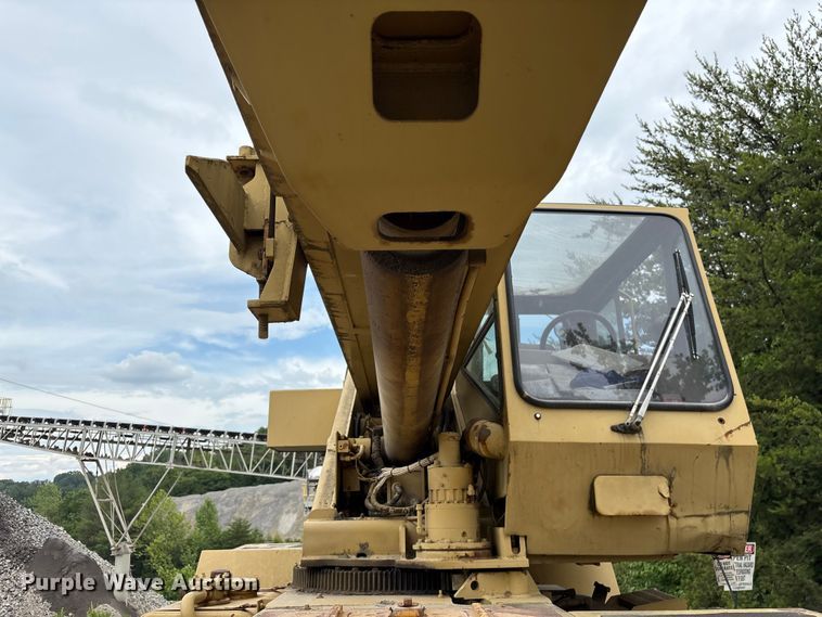 image for item EF1232 1986 Grove RT422 crane