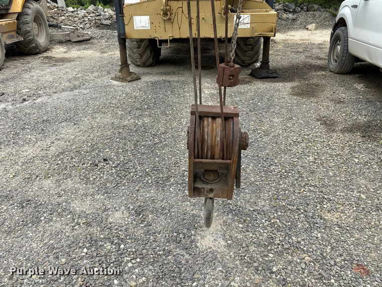 image for item EF1232 1986 Grove RT422 crane