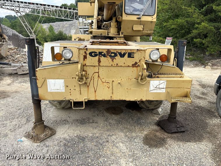 image for item EF1232 1986 Grove RT422 crane