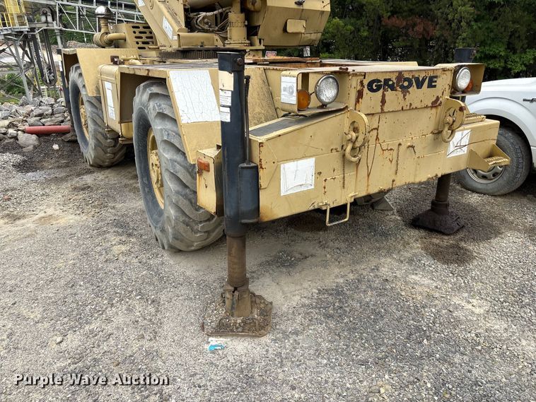 image for item EF1232 1986 Grove RT422 crane