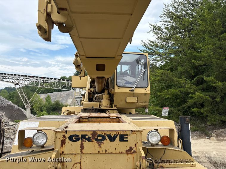 image for item EF1232 1986 Grove RT422 crane