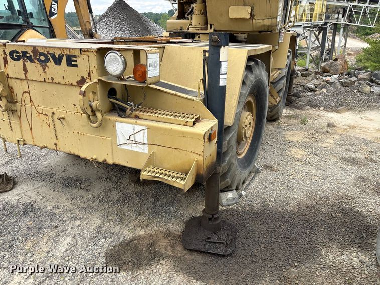 image for item EF1232 1986 Grove RT422 crane