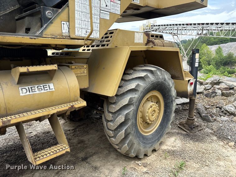 image for item EF1232 1986 Grove RT422 crane