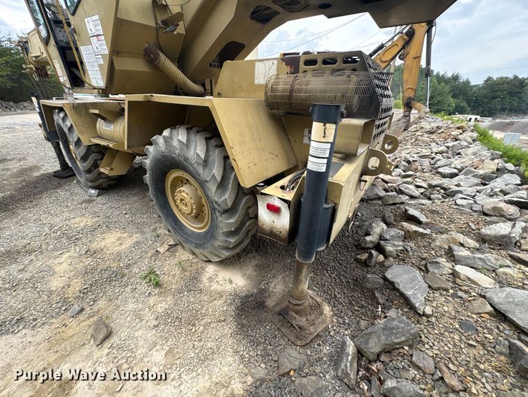 image for item EF1232 1986 Grove RT422 crane