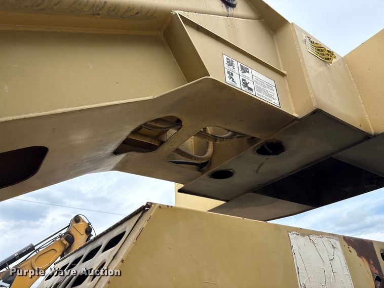 image for item EF1232 1986 Grove RT422 crane