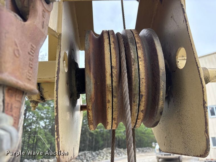 image for item EF1232 1986 Grove RT422 crane
