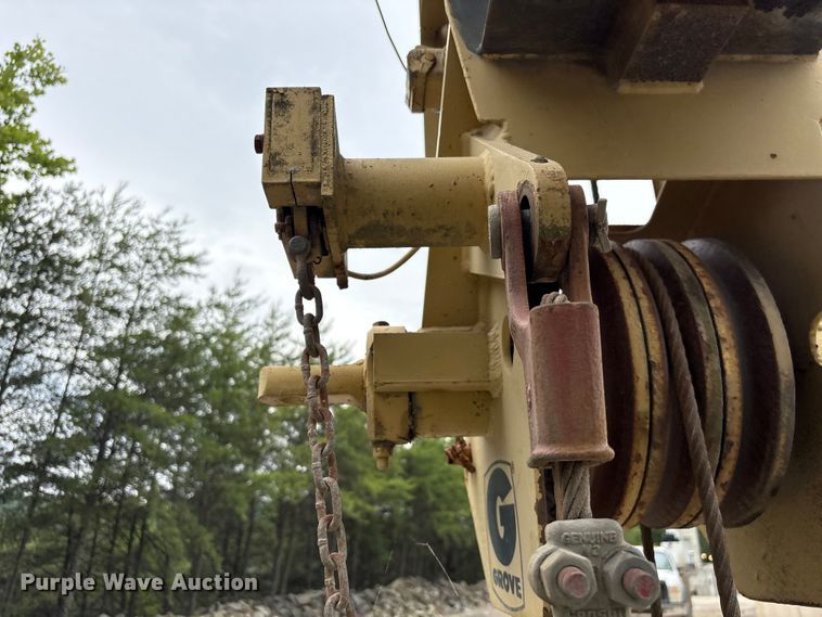 image for item EF1232 1986 Grove RT422 crane
