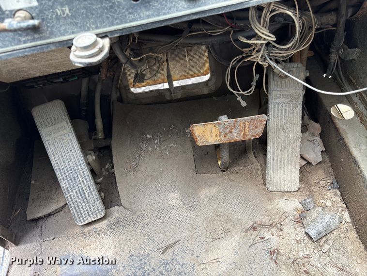 image for item EF1232 1986 Grove RT422 crane