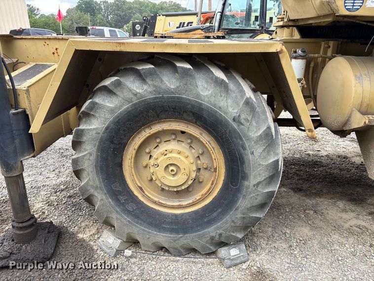 image for item EF1232 1986 Grove RT422 crane
