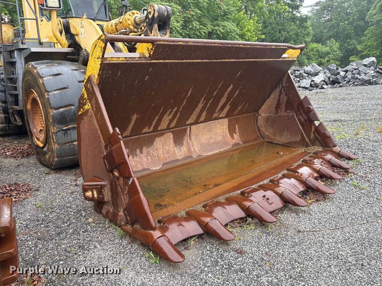 image for item EF1233 2001 Komatsu WA600-3L wheel loader