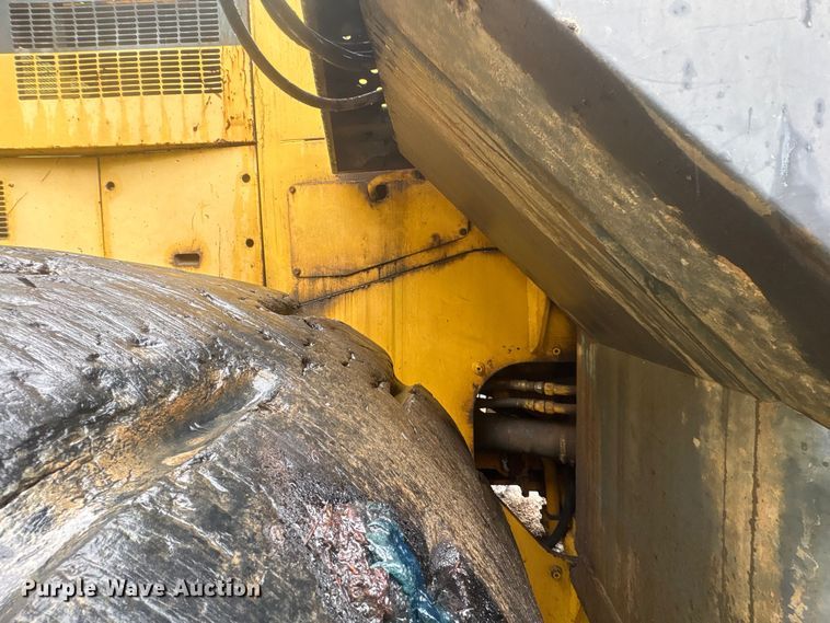 image for item EF1233 2001 Komatsu WA600-3L wheel loader