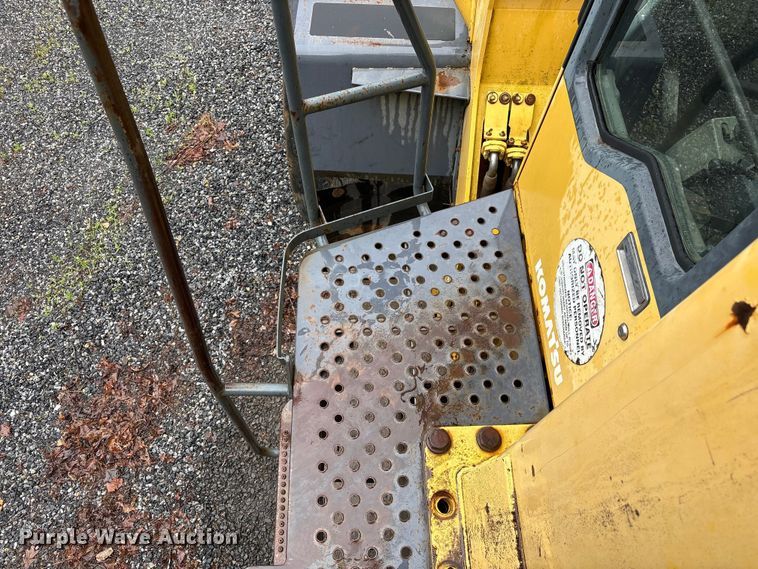 image for item EF1233 2001 Komatsu WA600-3L wheel loader