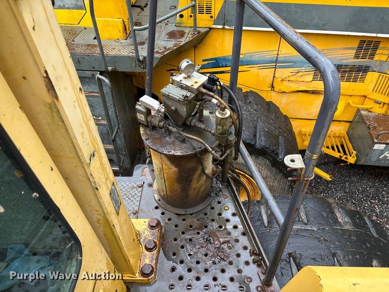 image for item EF1233 2001 Komatsu WA600-3L wheel loader