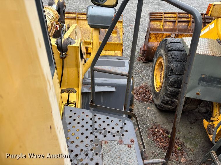 image for item EF1233 2001 Komatsu WA600-3L wheel loader