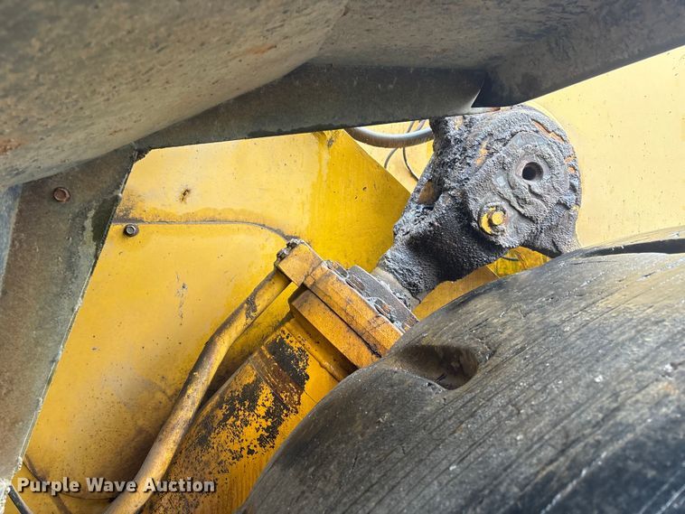 image for item EF1233 2001 Komatsu WA600-3L wheel loader