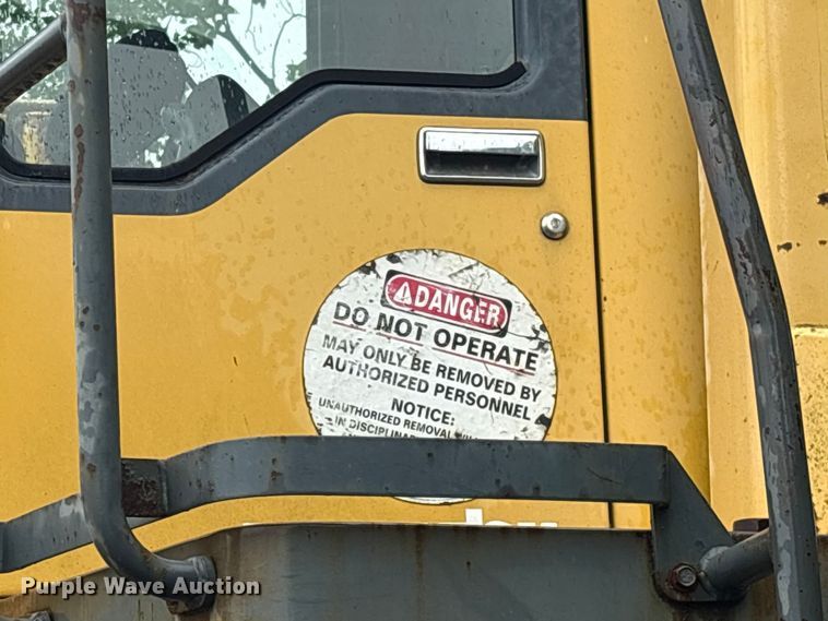 image for item EF1233 2001 Komatsu WA600-3L wheel loader