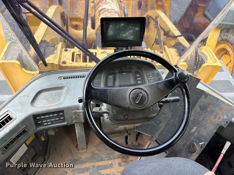 image for item EF1233 2001 Komatsu WA600-3L wheel loader