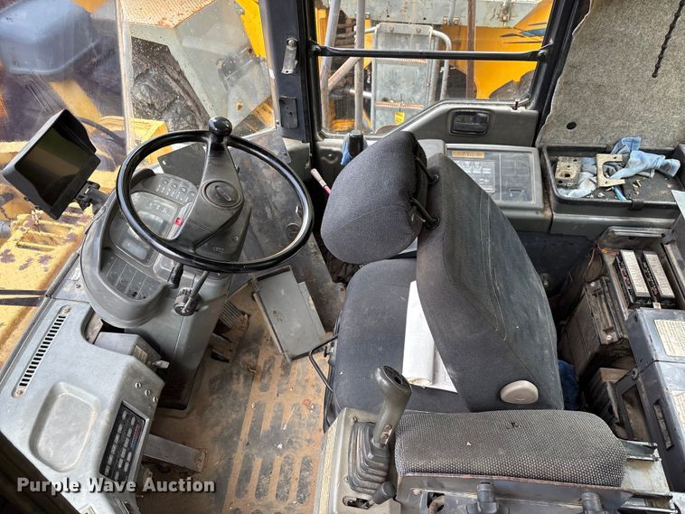 image for item EF1233 2001 Komatsu WA600-3L wheel loader