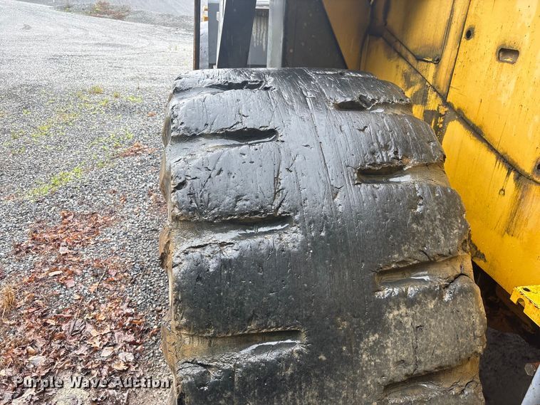 image for item EF1233 2001 Komatsu WA600-3L wheel loader