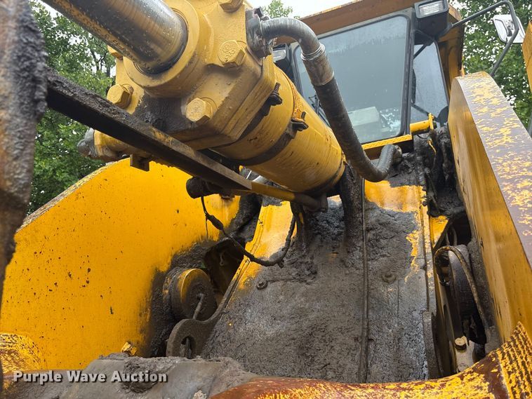 image for item EF1234 1996 Komatsu WA600-1LC wheel loader