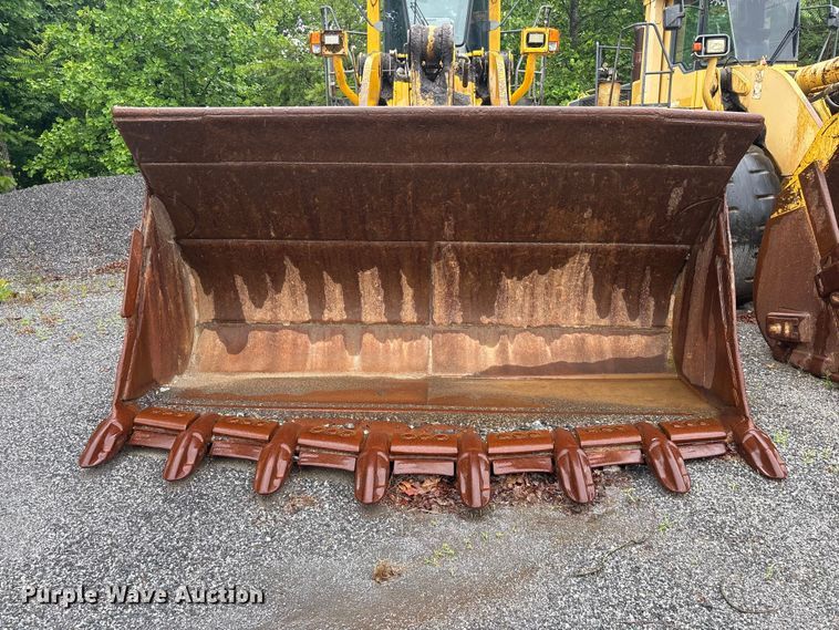 image for item EF1234 1996 Komatsu WA600-1LC wheel loader