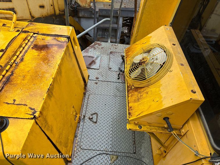 image for item EF1234 1996 Komatsu WA600-1LC wheel loader
