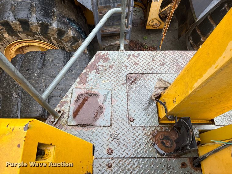 image for item EF1234 1996 Komatsu WA600-1LC wheel loader