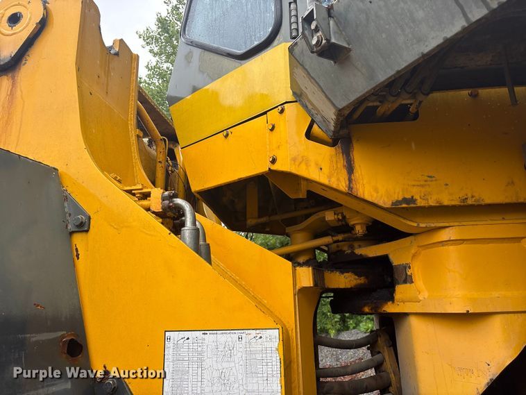 image for item EF1234 1996 Komatsu WA600-1LC wheel loader