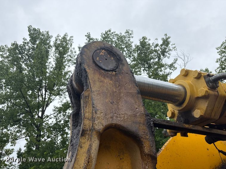 image for item EF1234 1996 Komatsu WA600-1LC wheel loader