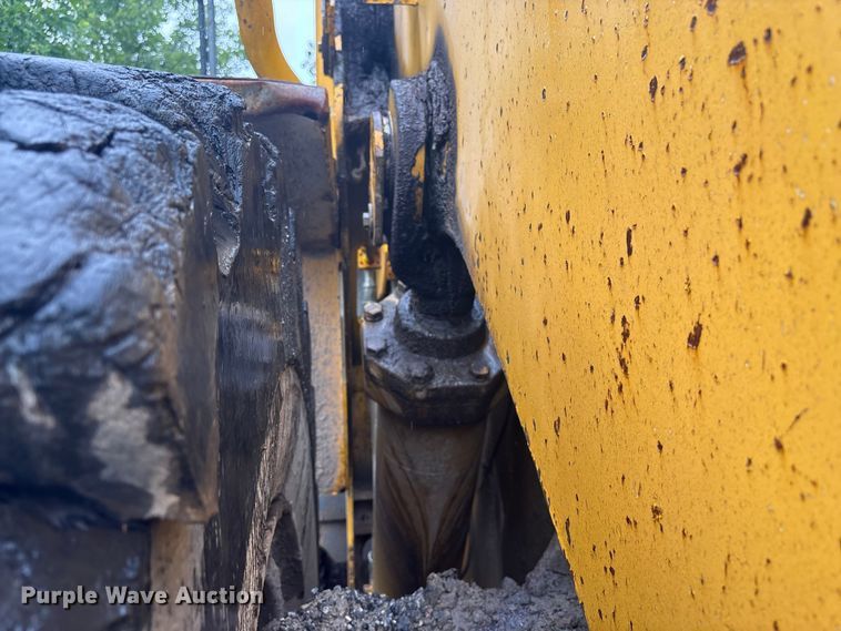 image for item EF1234 1996 Komatsu WA600-1LC wheel loader