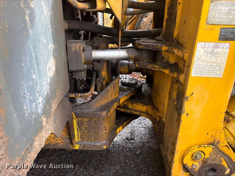 image for item EF1234 1996 Komatsu WA600-1LC wheel loader