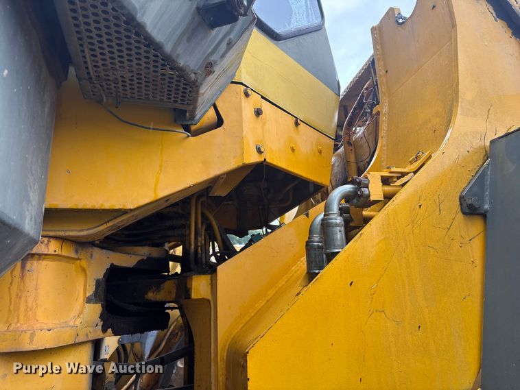 image for item EF1234 1996 Komatsu WA600-1LC wheel loader