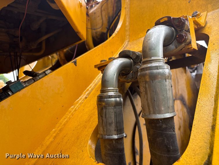 image for item EF1234 1996 Komatsu WA600-1LC wheel loader