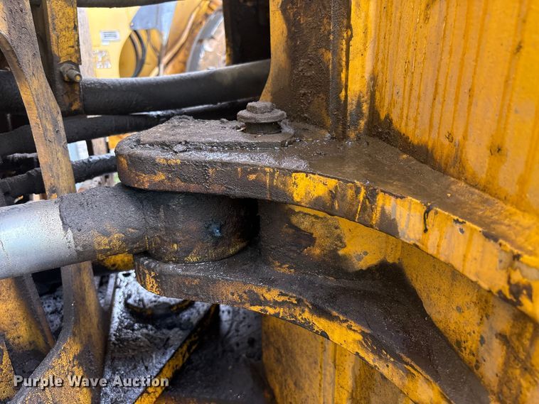 image for item EF1234 1996 Komatsu WA600-1LC wheel loader