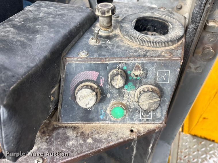 image for item EF1234 1996 Komatsu WA600-1LC wheel loader