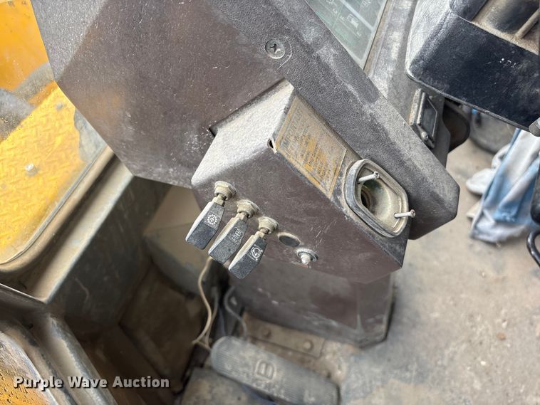 image for item EF1234 1996 Komatsu WA600-1LC wheel loader