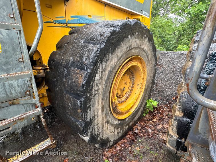 image for item EF1234 1996 Komatsu WA600-1LC wheel loader