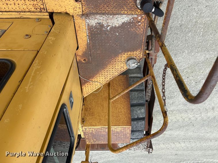 image for item EF1237 2000 Caterpillar 834B wheeled dozer