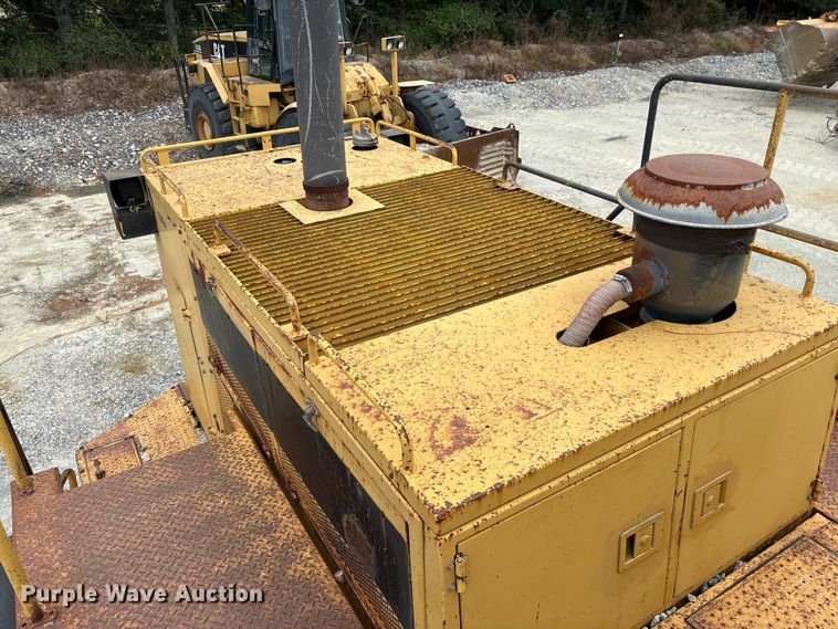 image for item EF1237 2000 Caterpillar 834B wheeled dozer