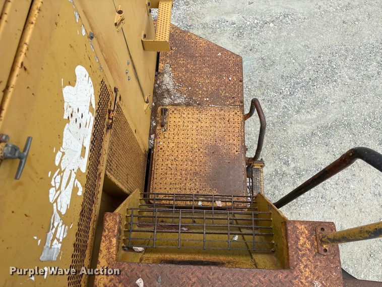 image for item EF1237 2000 Caterpillar 834B wheeled dozer