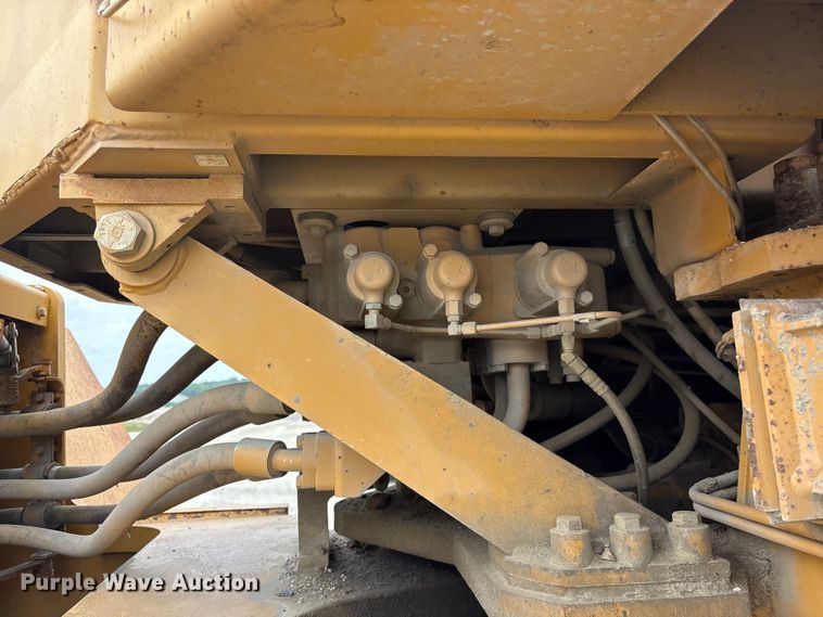 image for item EF1237 2000 Caterpillar 834B wheeled dozer
